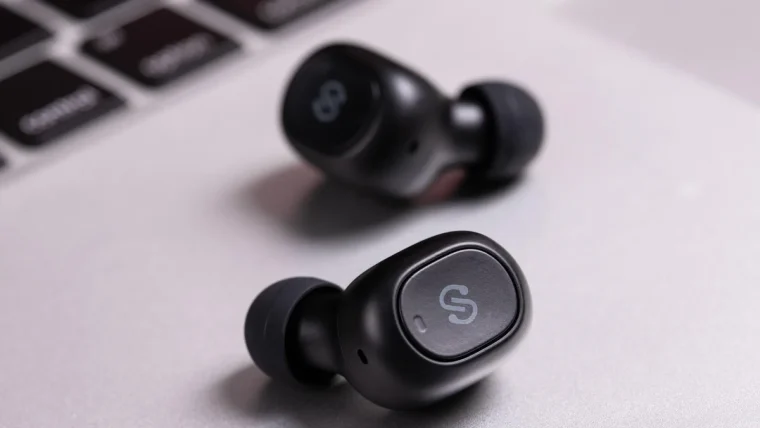 Bluetooth vs USB for CarPlay and Android Auto