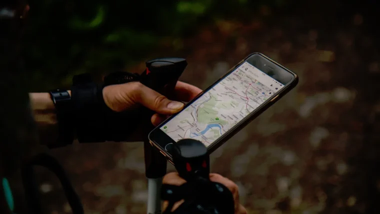 CarPlay vs Built-in Car Navigation: Which Wins?