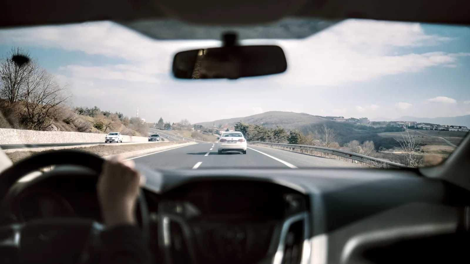 Portable CarPlay Screens With a Built-in Dashcam