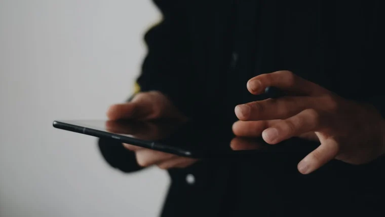 What Screen Size Is Best for a Portable CarPlay Display?