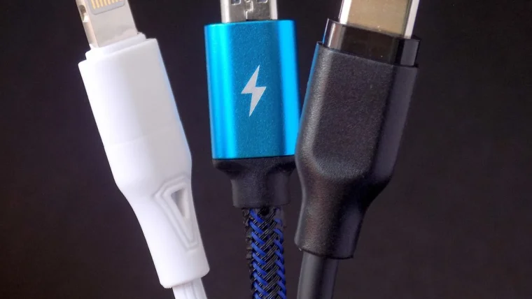 USB-C vs Lightning for CarPlay: Does It Matter?