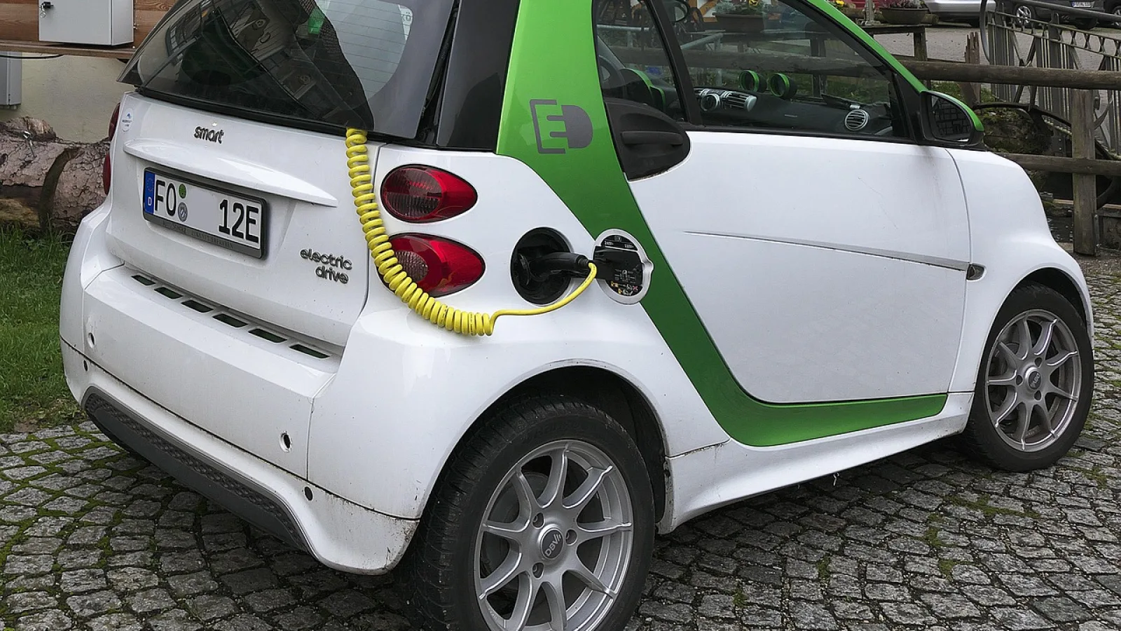 Do Wireless CarPlay Adapters Drain Your Battery?
