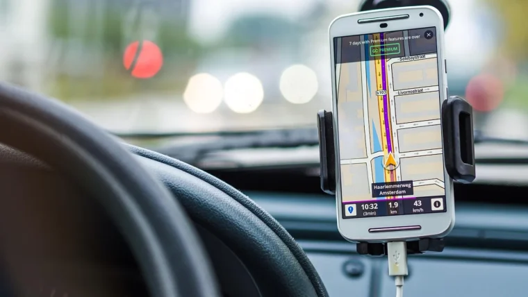 Why Your Wireless CarPlay Adapter Lags (and Fixes)