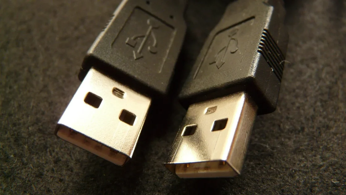 Best usb cable for carplay shown in a real car