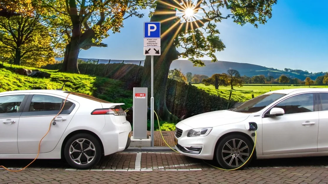 Wireless charging and carplay shown in a real car